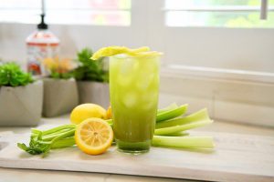 nước ép cần tây giảm cân kết hợp với chanh