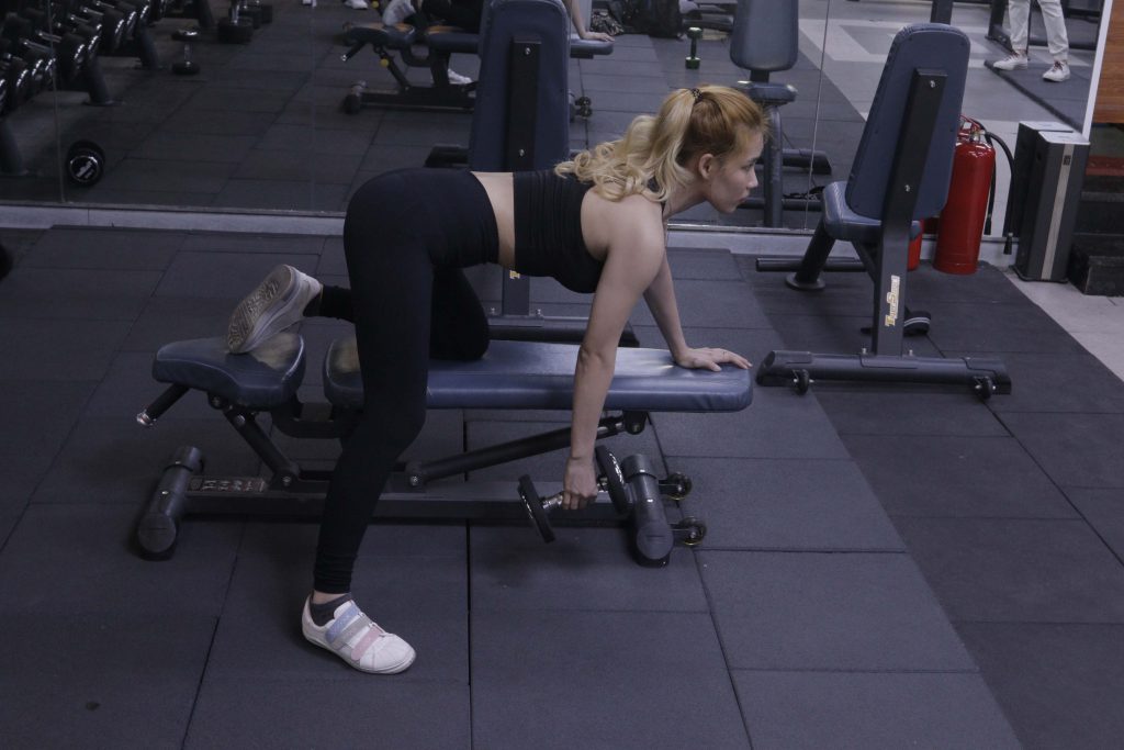 cách thực hiện dumbbell row